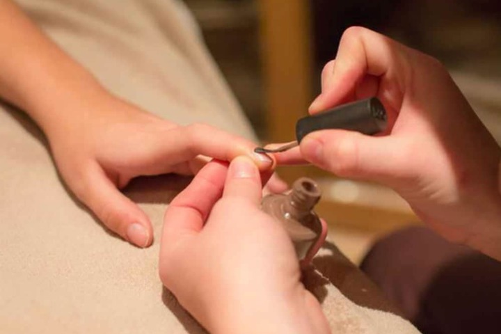 Nail salon