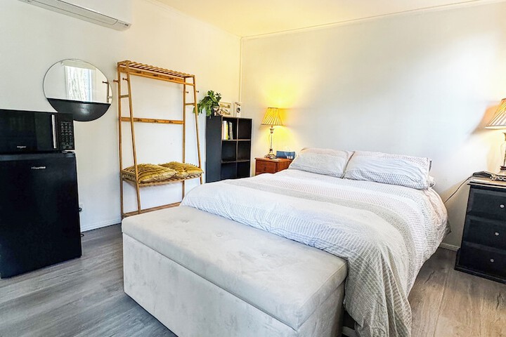 Room 3 of 28