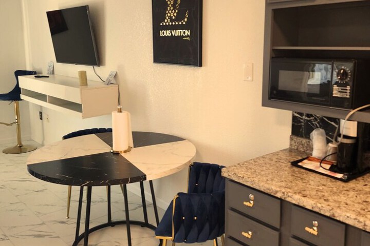 Room 8 of 23