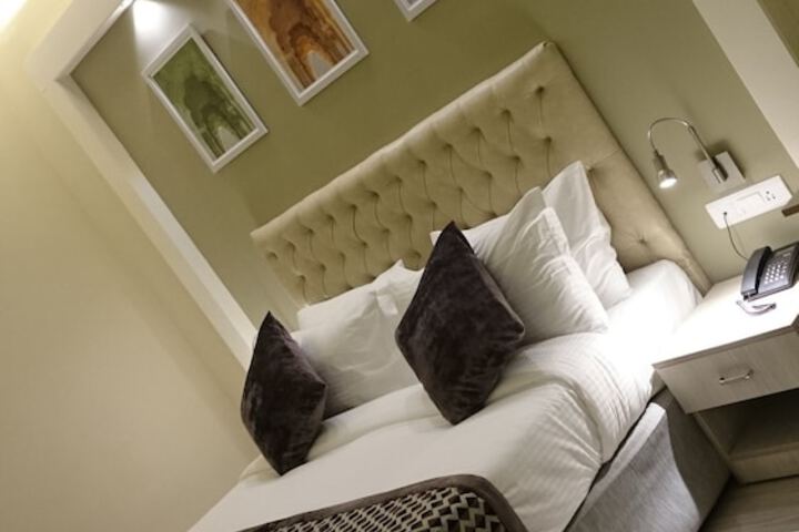 Room 8 of 30