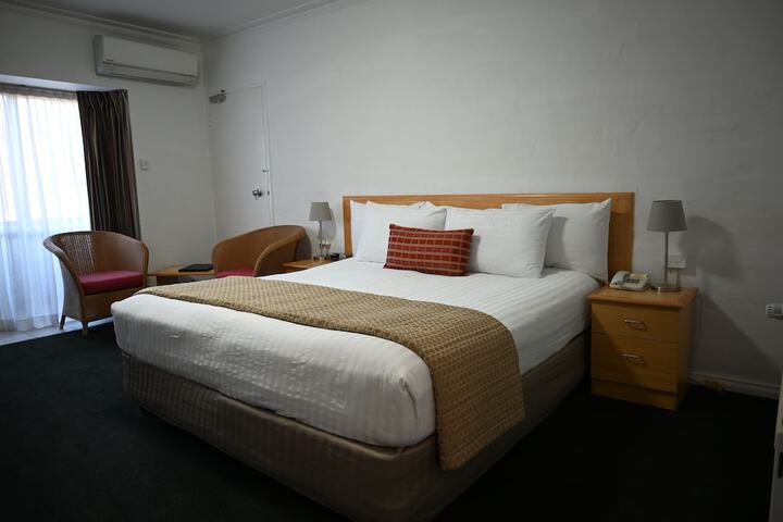 Room 6 of 58