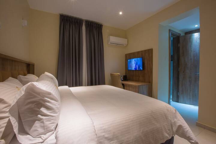Room 7 of 24