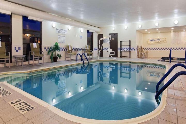 Hotel with Pool