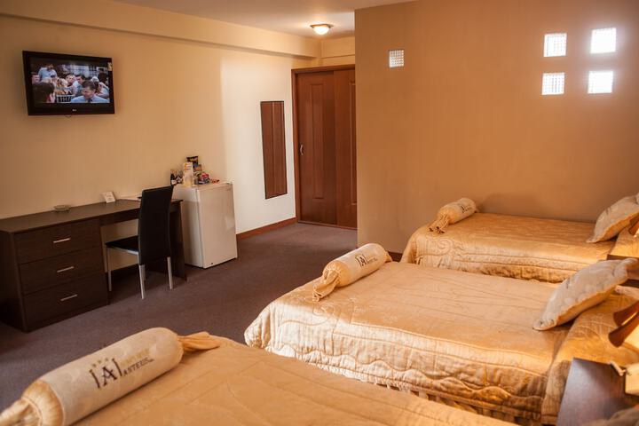 Room 8 of 33