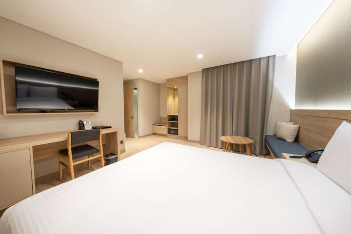 Room 9 of 144
