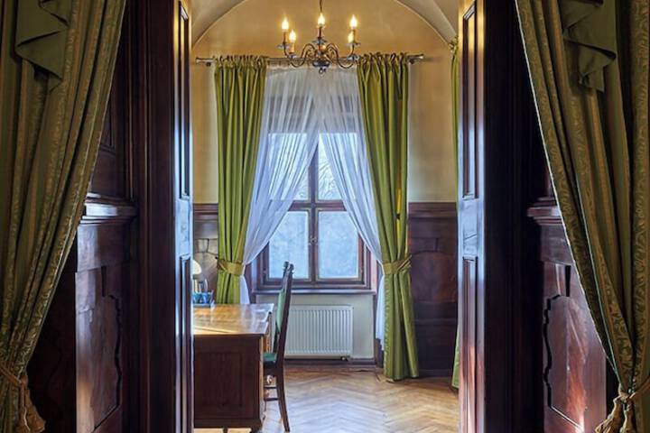 Room 14 of 33