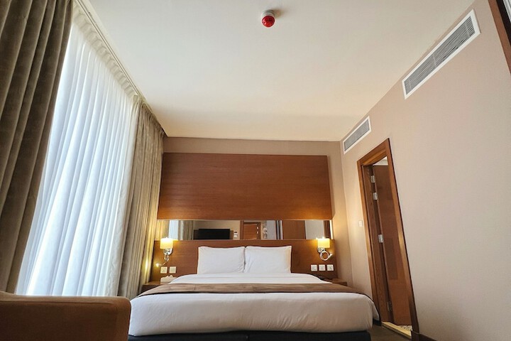 Room 13 of 36