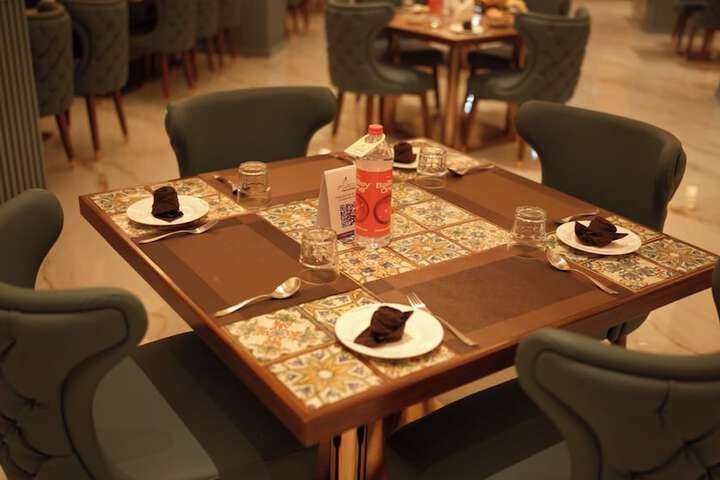 Dining 55 of 87