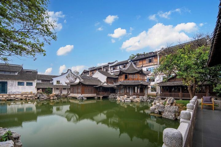 XUANDE GATE HOTEL