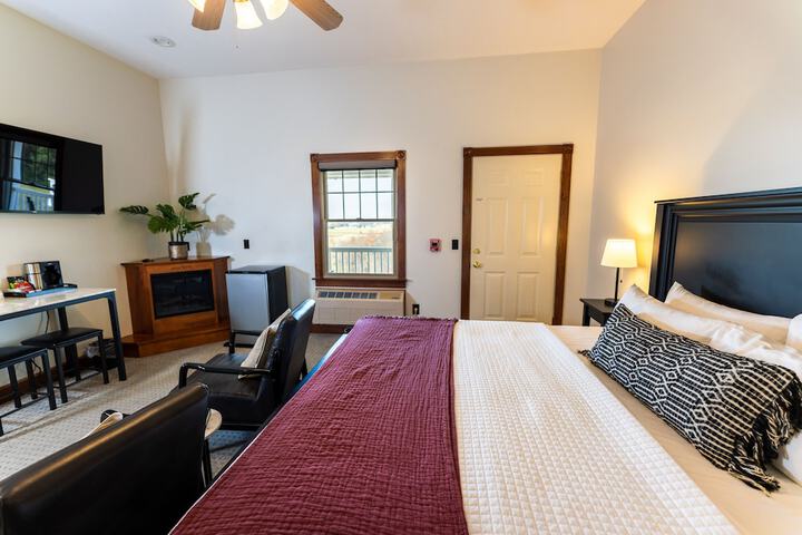 Room 21 of 83