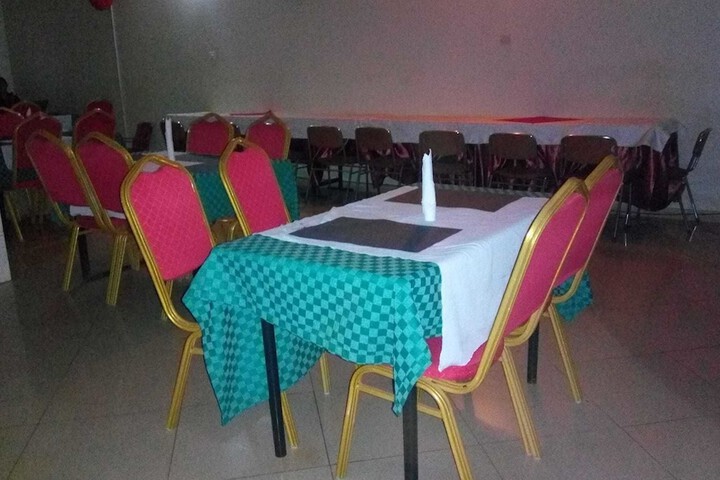 Dining 14 of 26