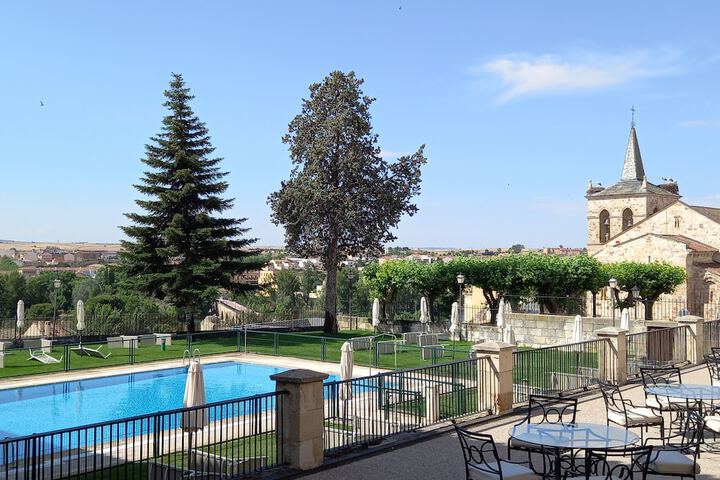Hotel Pool