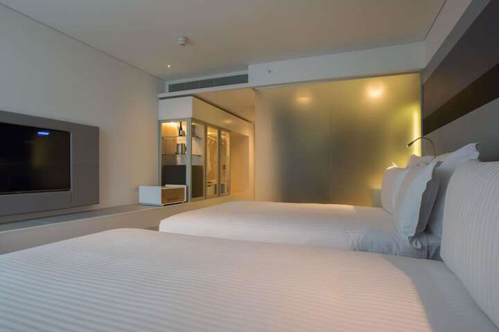 Room 37 of 98