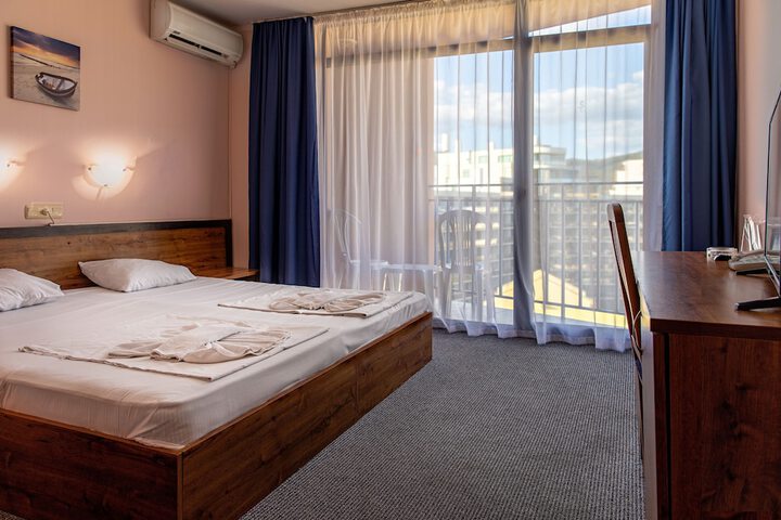 Room 8 of 84
