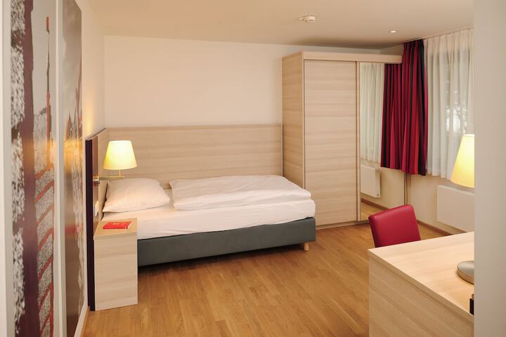 Room 13 of 54