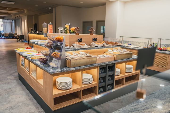 Dining 71 of 102