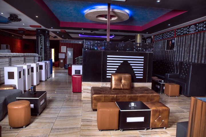 Lounge 46 of 59
