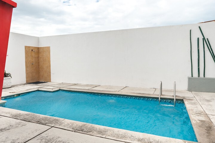 Pools & Facilities
