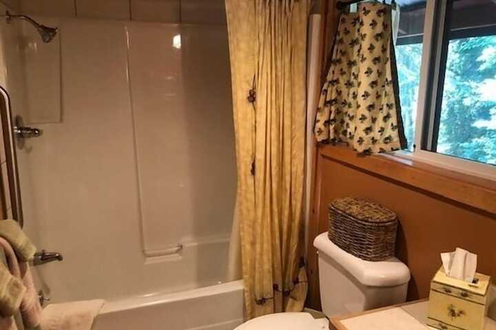 Room 52 of 61