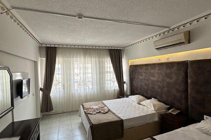 Room 27 of 46