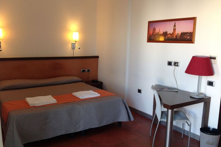 Room 9 of 35