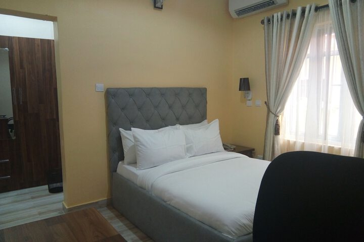 Room 8 of 32