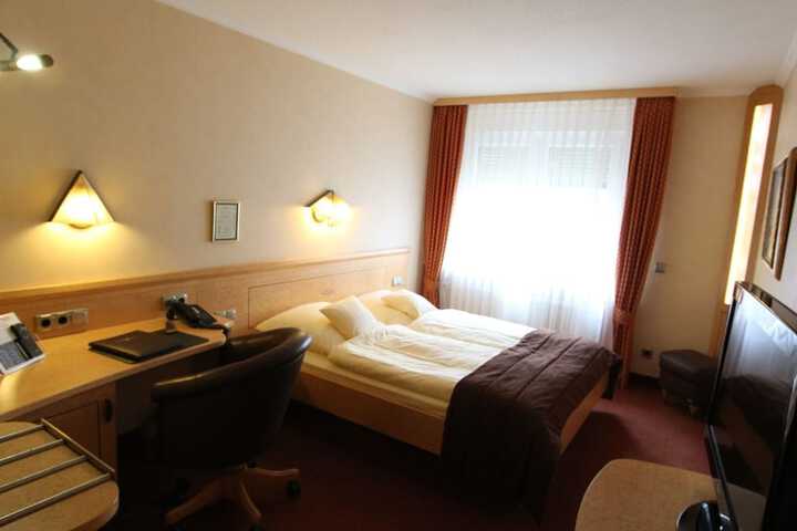 Room 3 of 71
