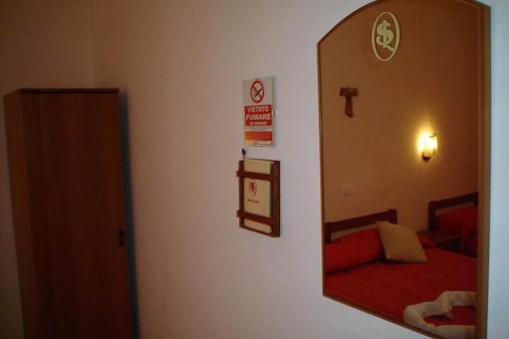 Room 27 of 51