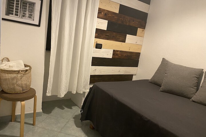 Room 14 of 104