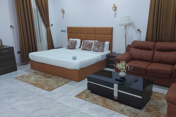 Room 18 of 46