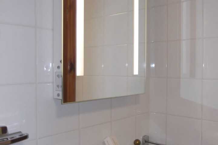 Room 12 of 22