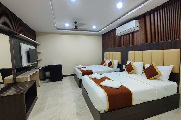 Room 10 of 28