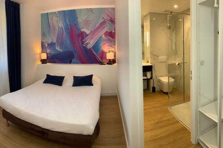 Room 7 of 18