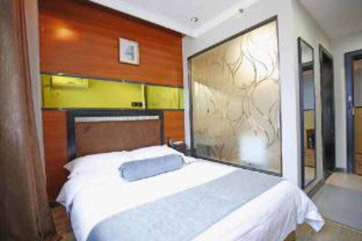 Room 6 of 7