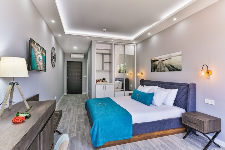 Room 3 of 74