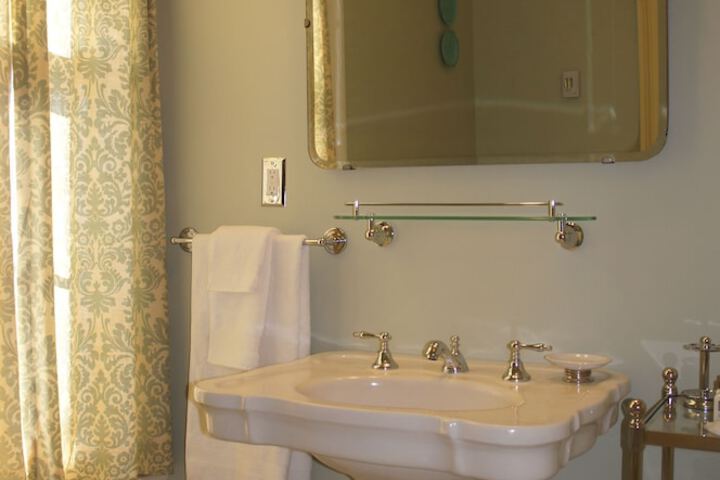 Room 17 of 21