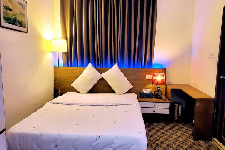 Room 9 of 9