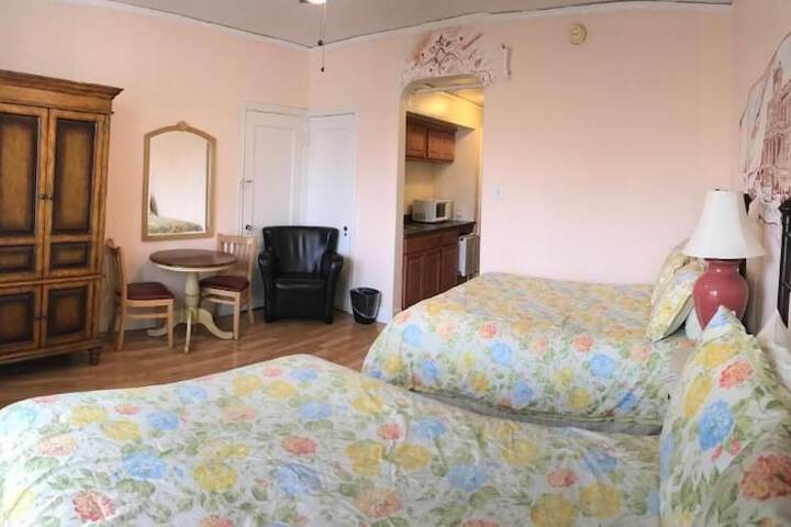 Room 6 of 18