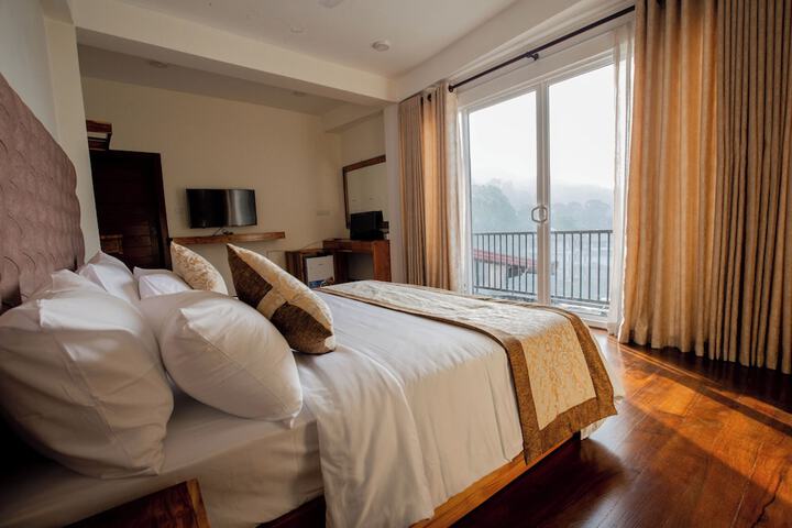 Room 9 of 15