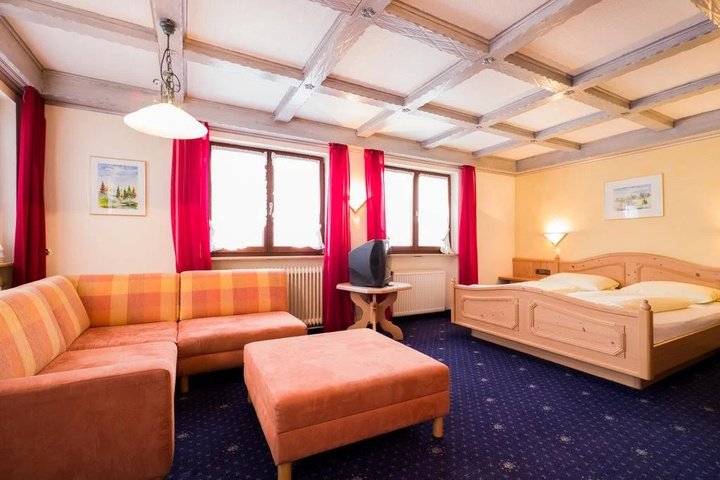 Room 4 of 41