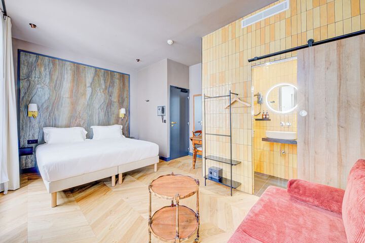 Room 33 of 59