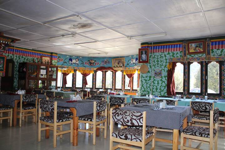 Dining 18 of 27