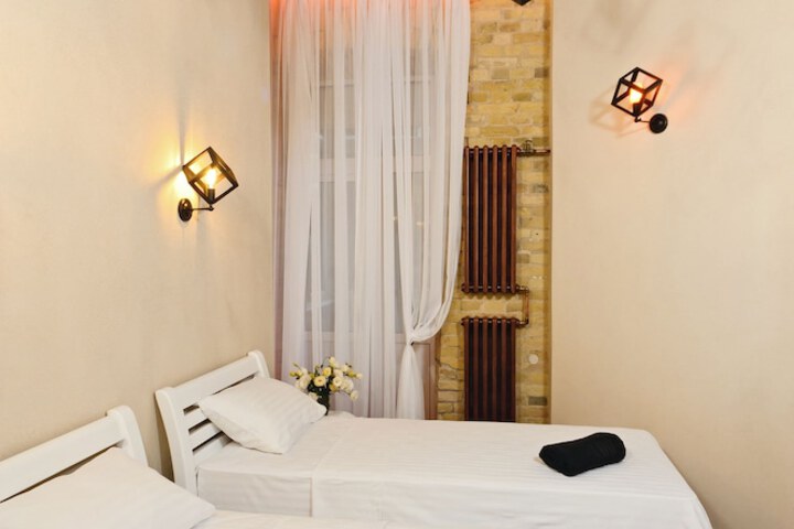 Room 3 of 33