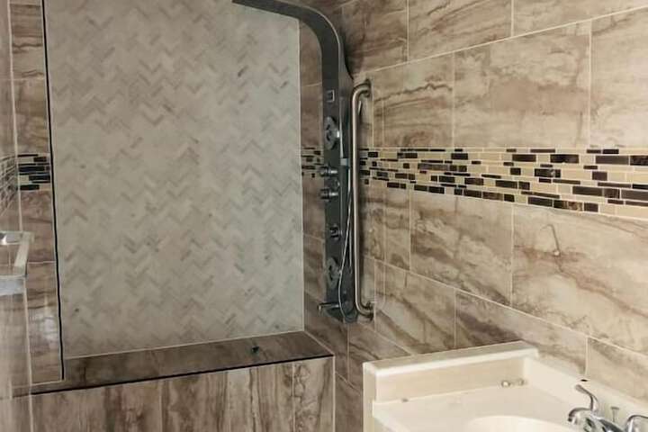 Single Room Accessible (1 of 4)