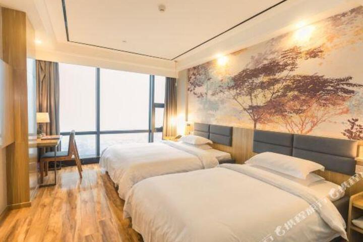 Infully Hotel (Chengdu Yangxi Flyover)