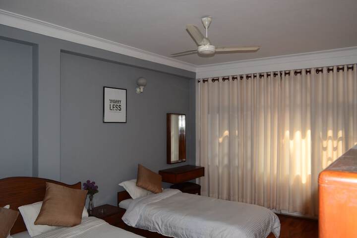 Room 12 of 37