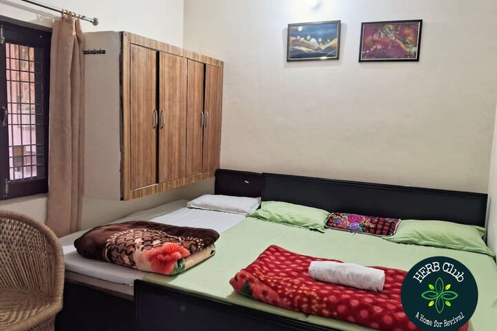 Room 6 of 10