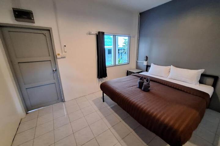 Room 4 of 38