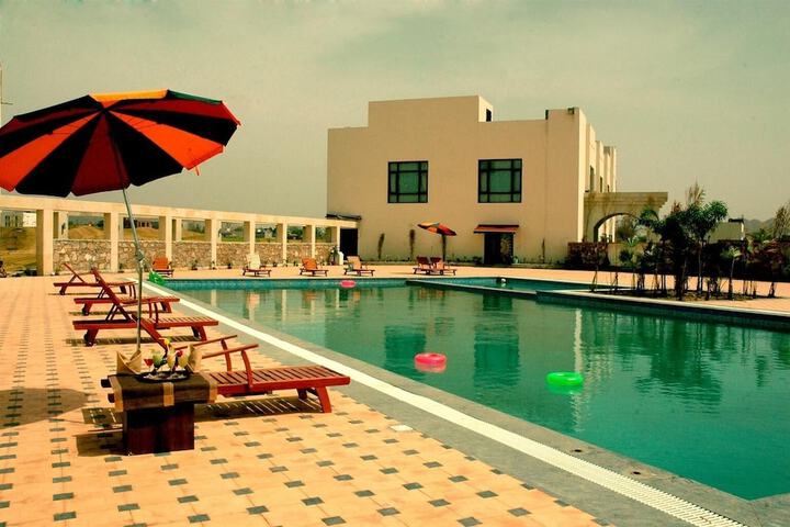 Pools & Facilities