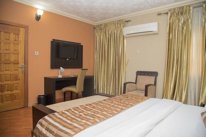 Room 2 of 27